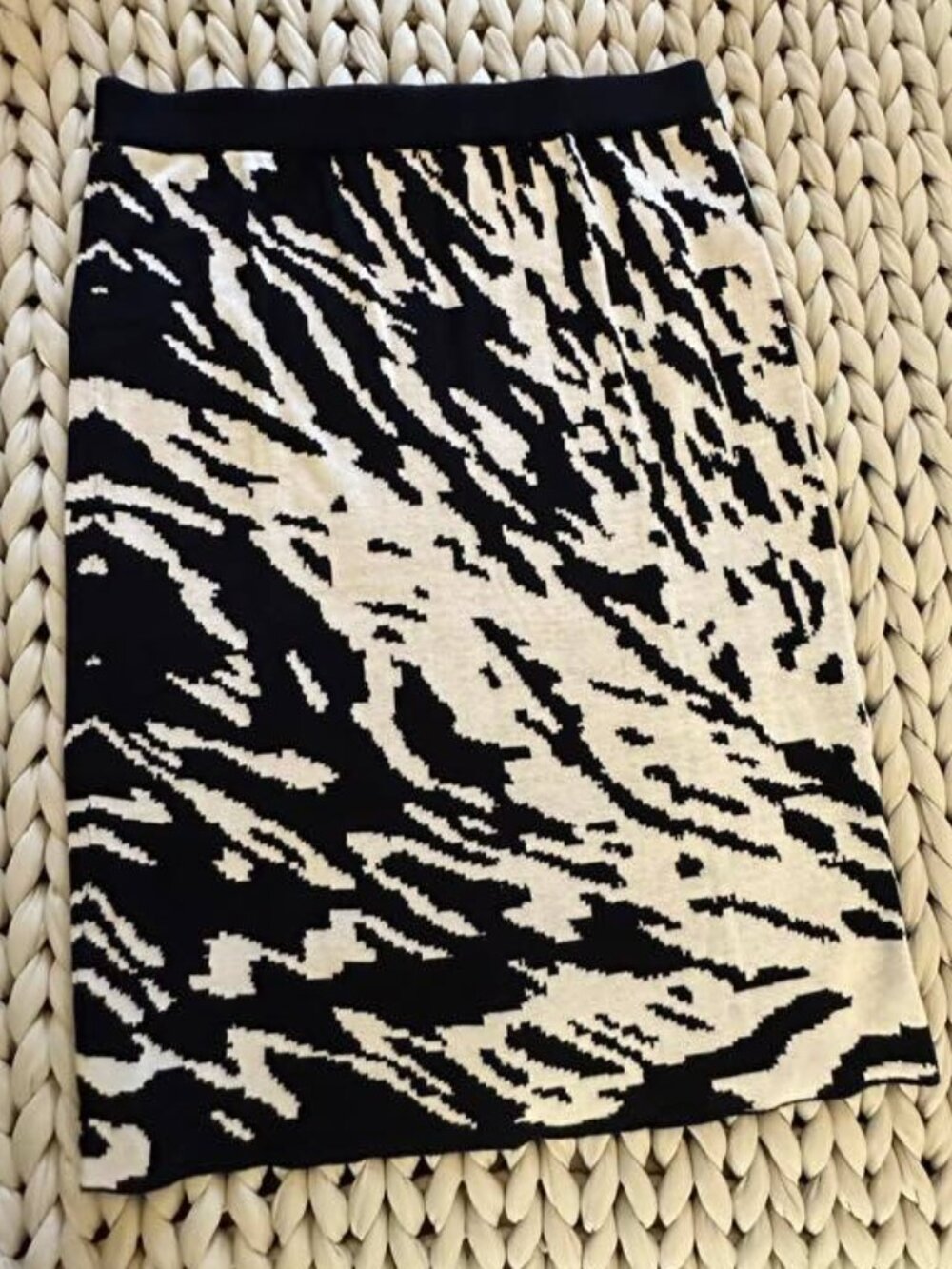 Adrienne Vittadini Black White Zebra Knit Midi Skirt Womens L